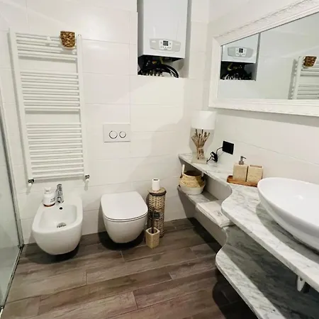 La Casa Di Edo - Sea View Near Beach, Ac & Private Parking